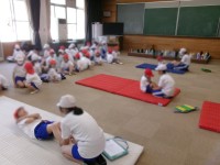押さえてあげるからがんばって！