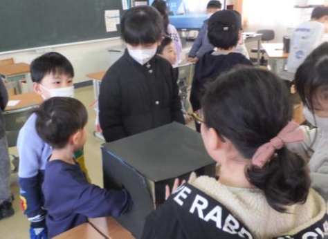  中に入っている道具を当てる！  ブラックボックス！（清掃委員会）