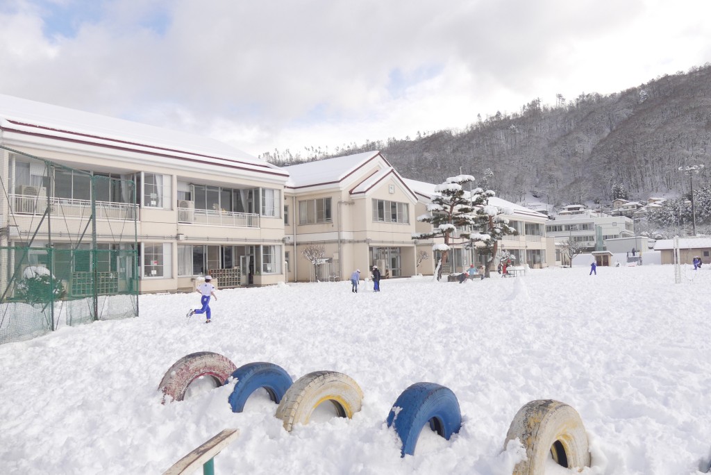 雪の校庭