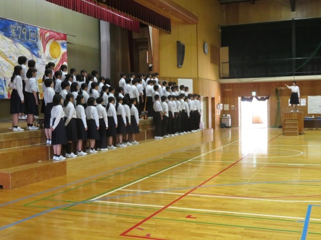 音楽会　全校合唱3年